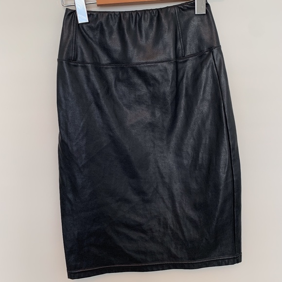 Aritzia Wilfred faux Leather Skirt - Picture 1 of 2